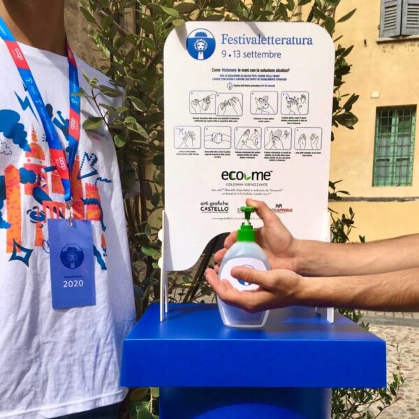 Colonnina dispenser igienizzante Eco-me Festival della Letteratura di Mantova