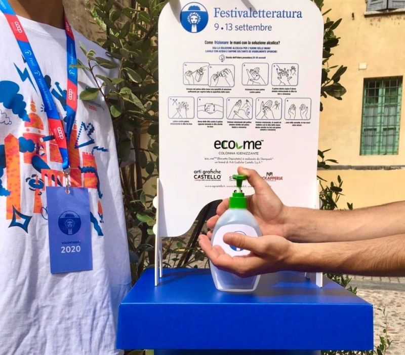 Colonnina dispenser igienizzante Eco-me Festival della Letteratura di Mantova